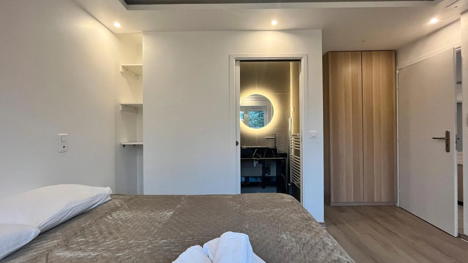 Дом отдыха Villa Standing, 4 Suites Avec Sdb Сен-Жульен-ан-Женевуа