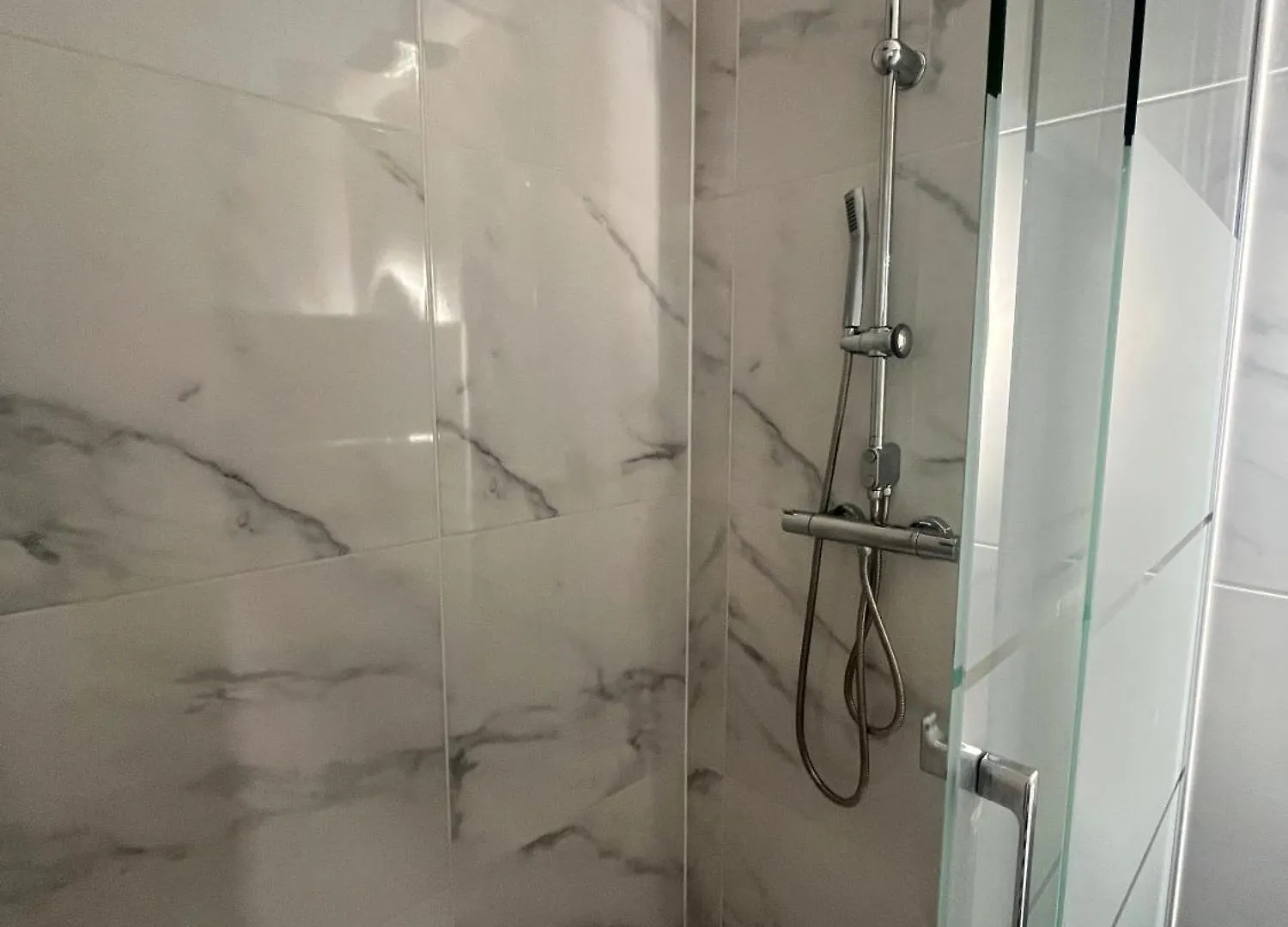 Villa Standing, 4 Suites Avec Sdb Сен-Жульен-ан-Женевуа Франция